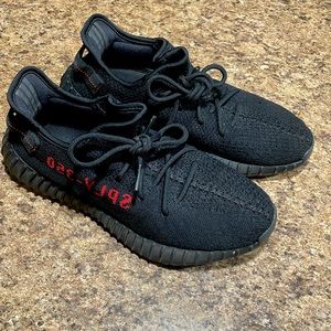 WORN ONCE ADIDAS YEEZY BOOST 350 V2 MENS 10 PERFECT CONDITION